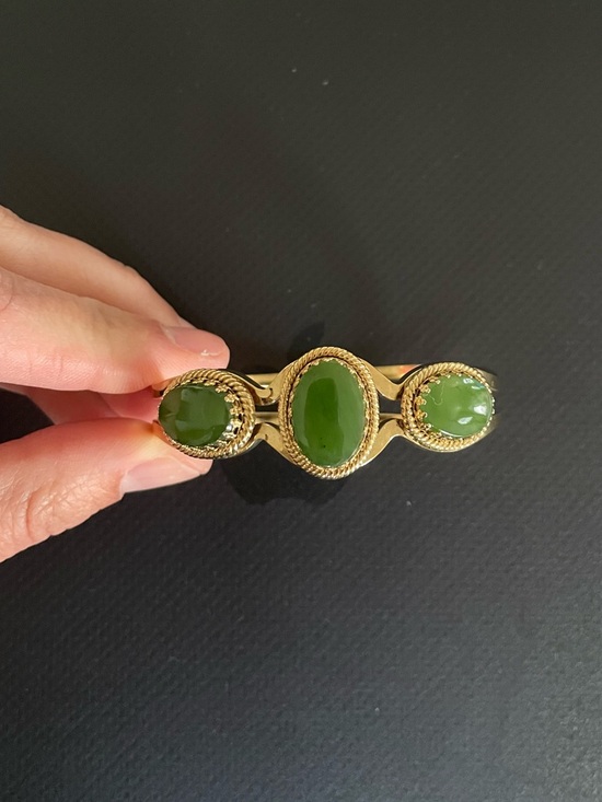 Jewelry - Gold Bracelet with Green Stone Trio